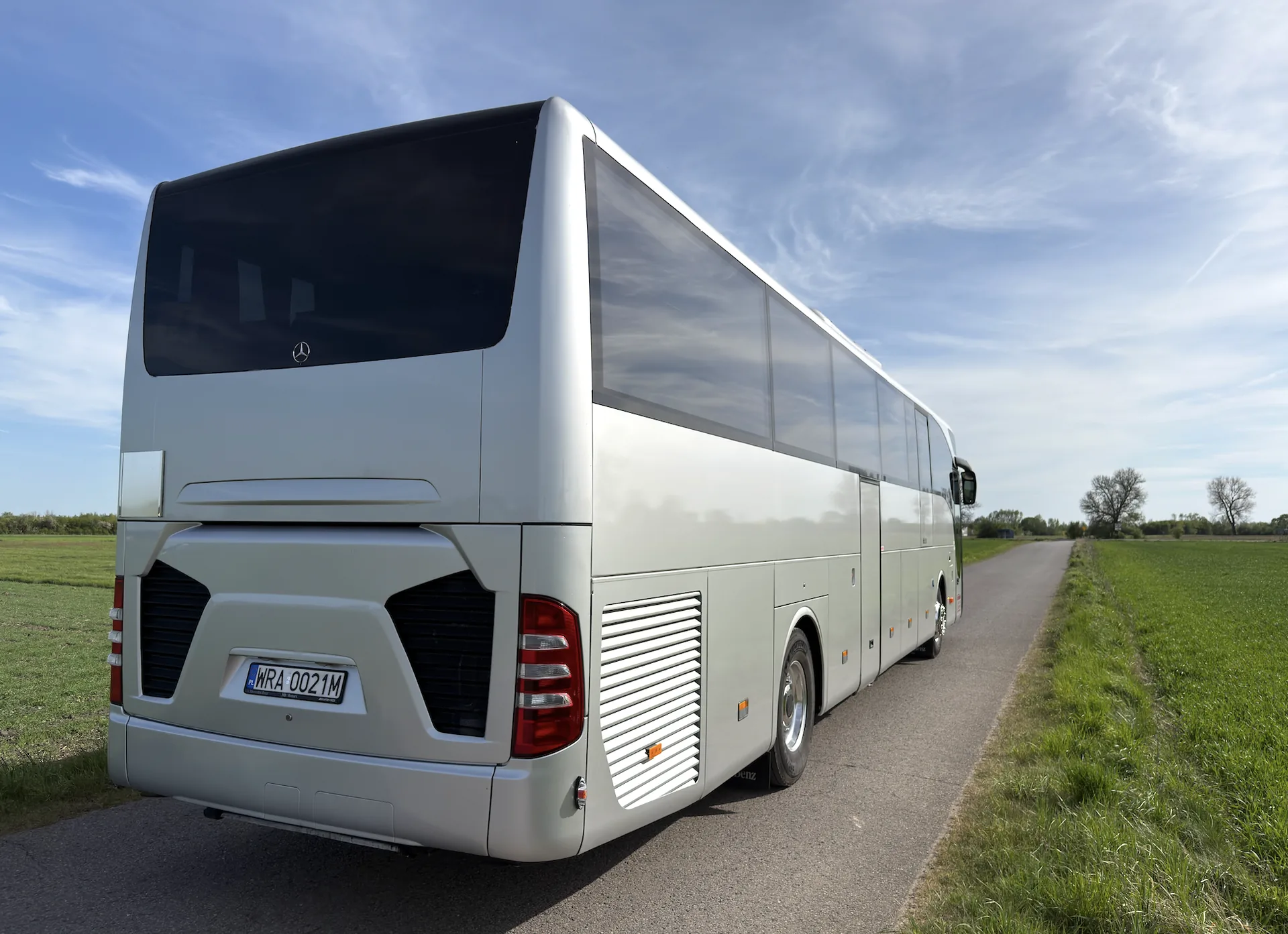Autokar 57 miejsc — Mercedes
