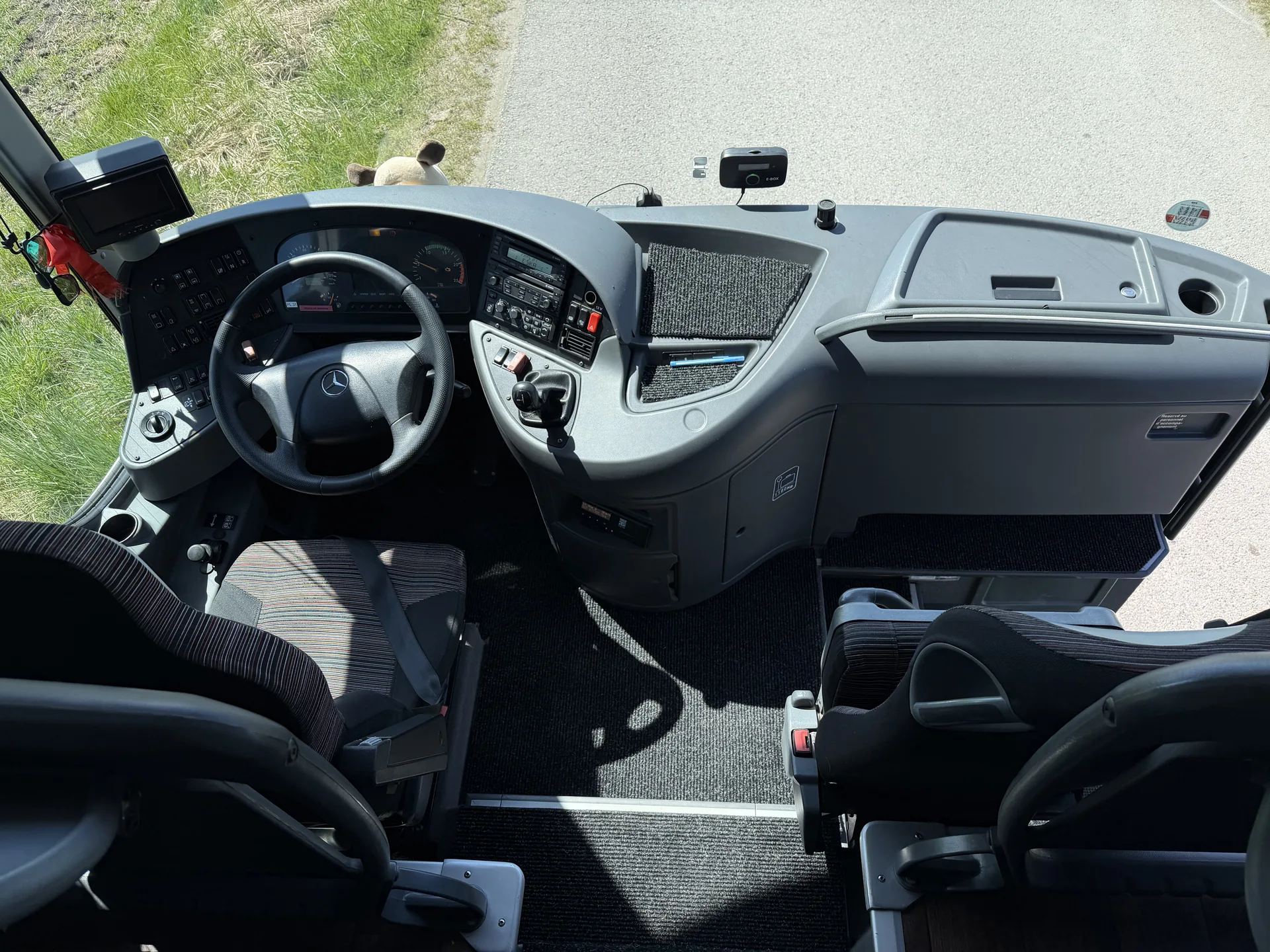 Autokar 60 miejsc — Mercedes (biały)
