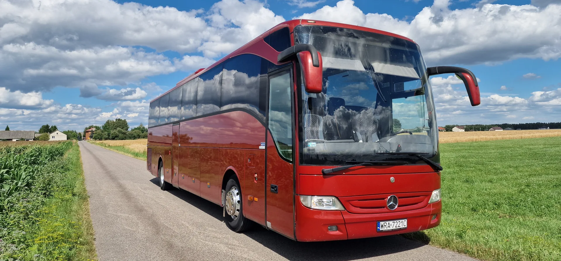 Autokar 60 miejsc — Mercedes (bordowy)