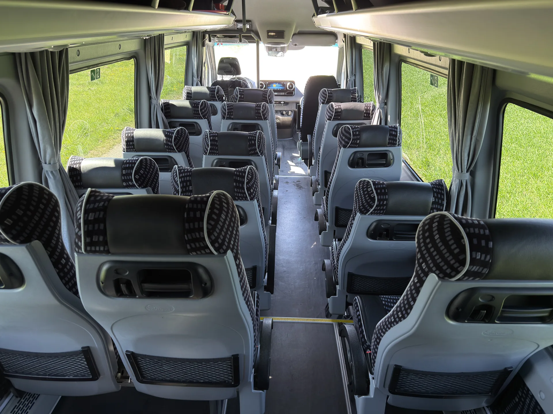 Bus 23 miejsca — Mercedes