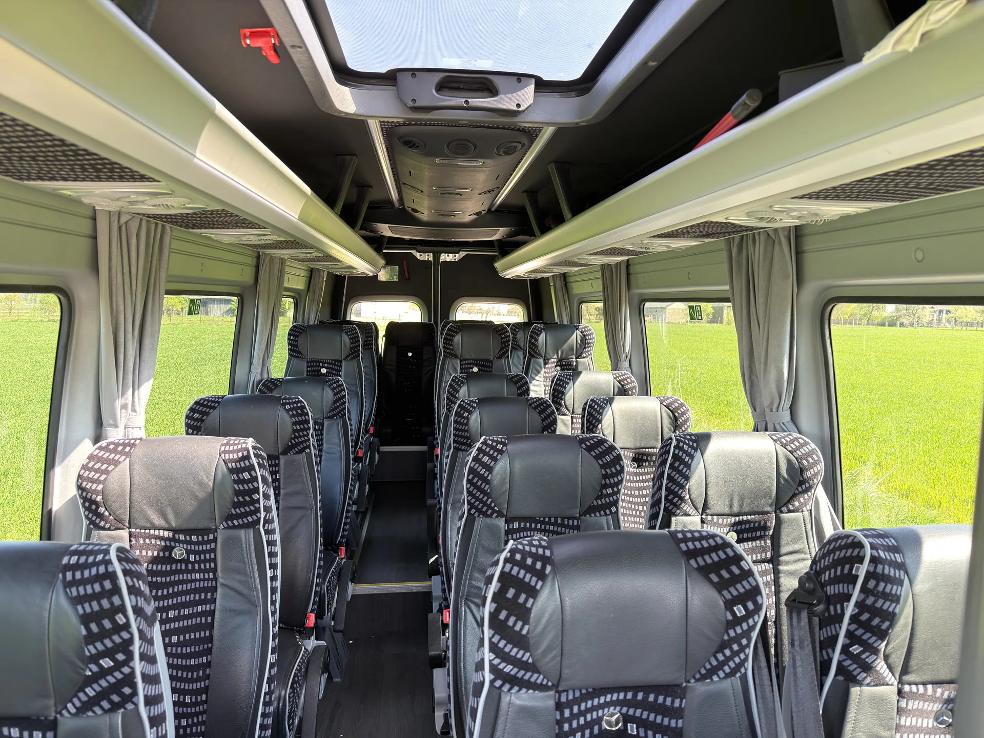 Bus 23 miejsca — Mercedes