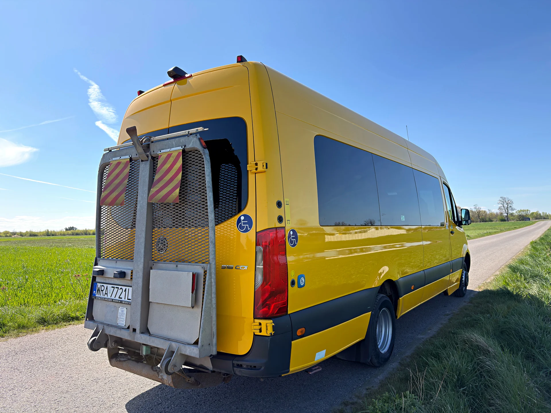 Pojazd specjalny dla osób niepełnosprawnych — Mercedes